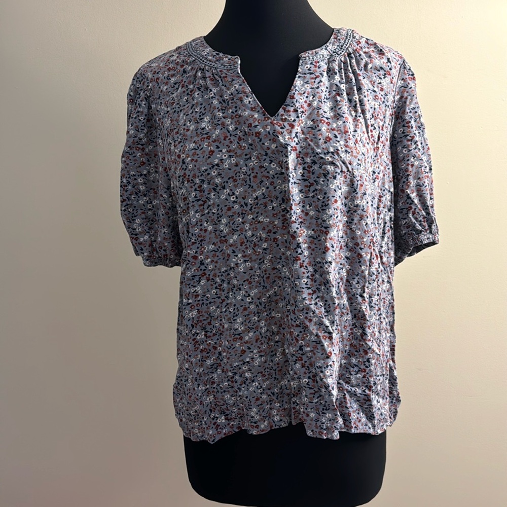 Angels Gray Floral Top EUC Size 1X